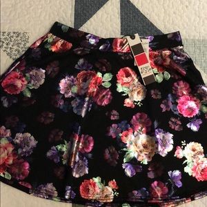 NWT Flirty Metallic Floral Skirt